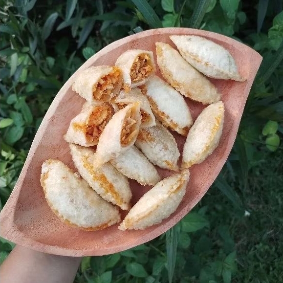 

Cireng Isi Ayam Suwir Pedas [isi 10 pcs]