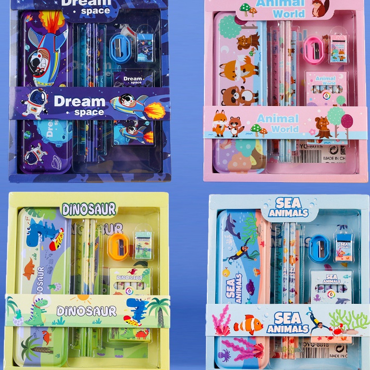 

Super Laris SET ATK GIFT BOX KIDS ANAK MOTIF ASTRONOT DINOSAURUS ANIMAL OCEAN UNICORN CARS SPIDERMAN FROZEN PRINCESS HELLO KITTY DORAEMON PONY PENSIL PENGGARIS PENGHAPUS RAUTAN 1 SET PENCIL HADIAH P9