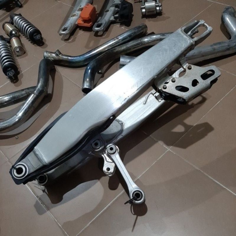 swingarm arm Yamaha YZF YZ 250 FX Unitrak linkage tahun muda