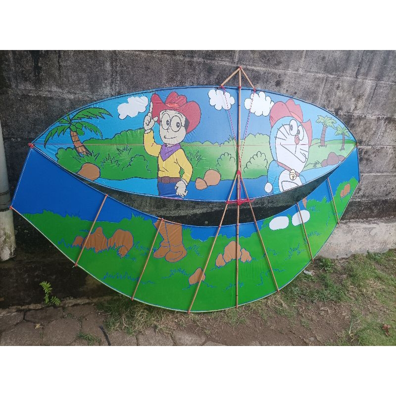 Layangan Pegon Ceper Motif Doraemon Ukuran Sayap 2m sudah setting