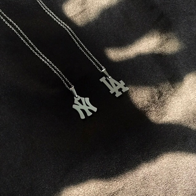 yankees necklace NY / LA