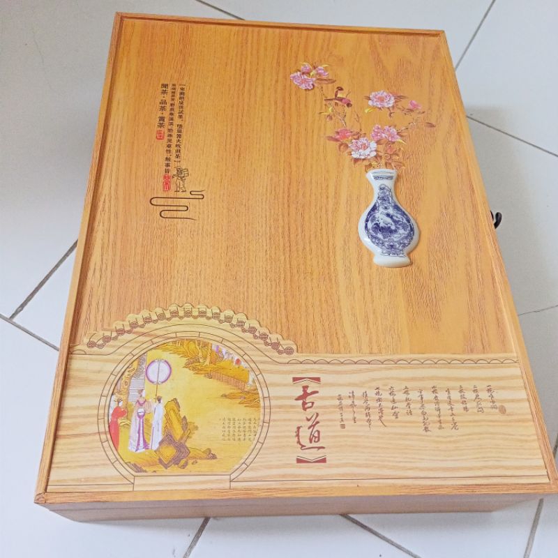 

Kotak Kayu Mewah Kue Bulan uk 28 x 38 x 9 Cm