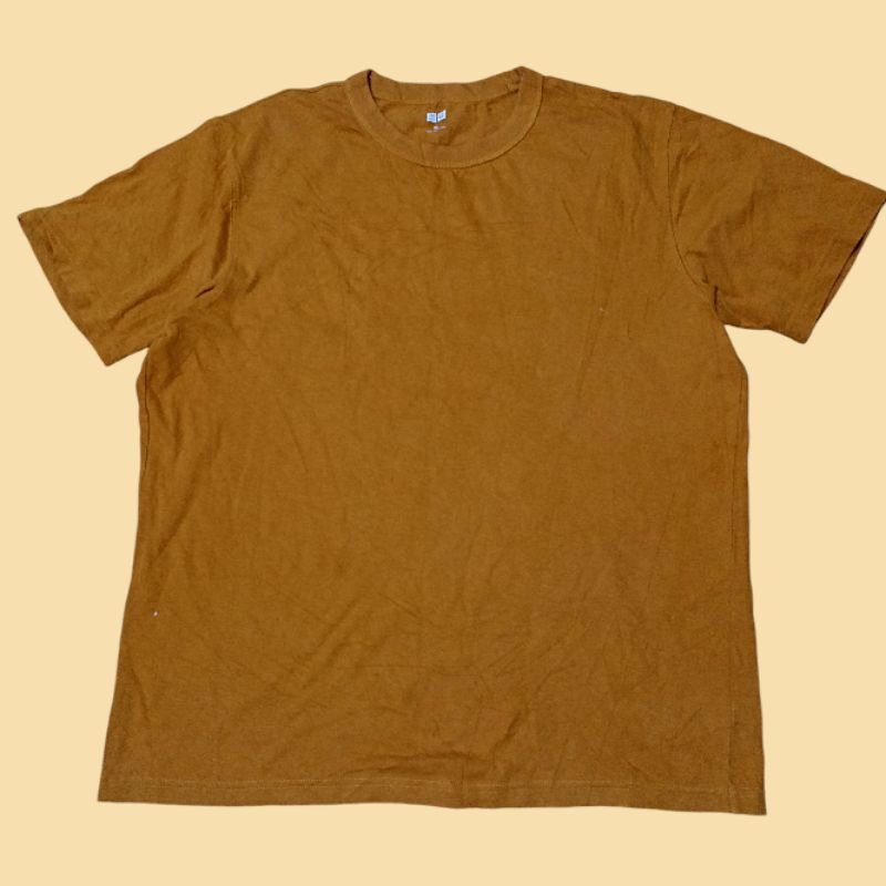 UNIQLO Basic Tee Mustard Kaos