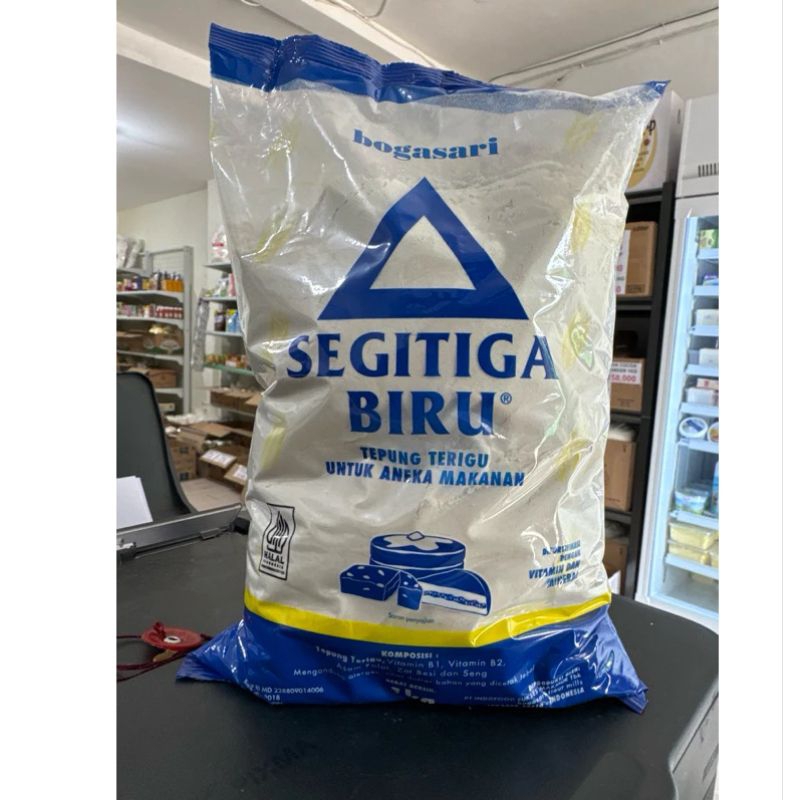 

tepung terigu segitiga biru 1kg