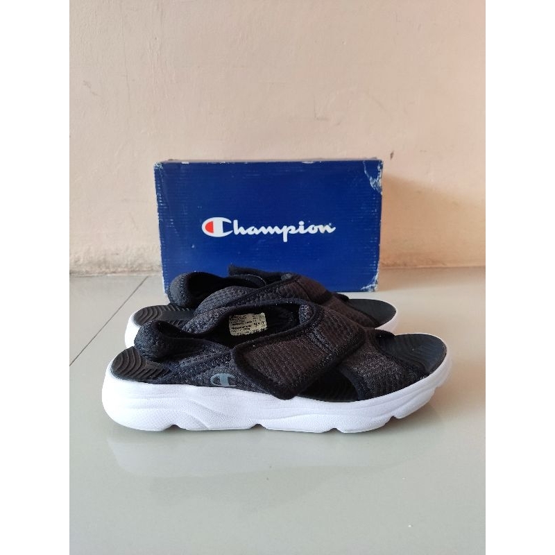 Preloved Sepatu Sandal Champion