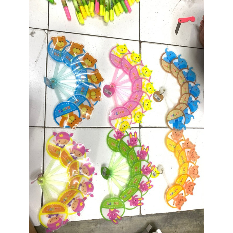 Kipas anak lipat mini bentuk binatang plastik/manual fan / kipas angin tangan cocok untuk souvenir h