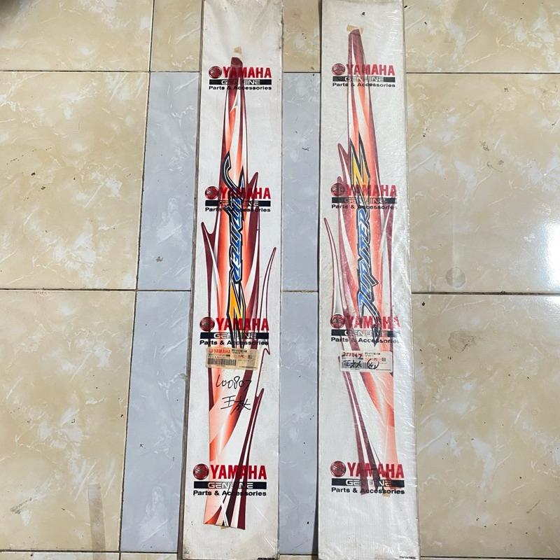 Striping stiker Body belakang Yamaha jupiter Z 2007 Hitam merah original YGP 2P2-F173E-D0 2P2-F173F-