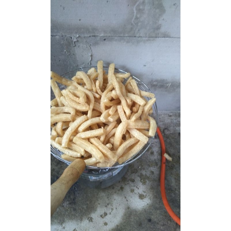 

Camilan kerupuk rambak