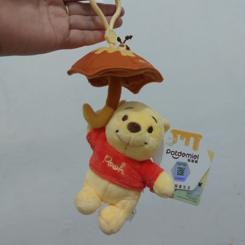 Gantungan kunci winnie the pooh payung disney potdemiel