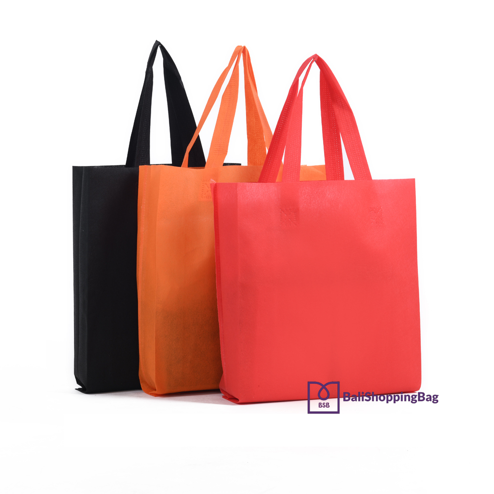 

Tas Spunbond 25x35 Tebal Sablon Custom Lusinan Goodie Bag Shopping Bag Belanja Lipat Polos Grosir