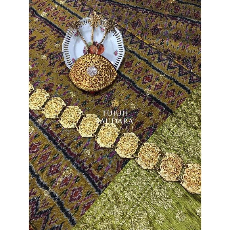 Songket Tujuh Saudara Palembang dengan motif limar