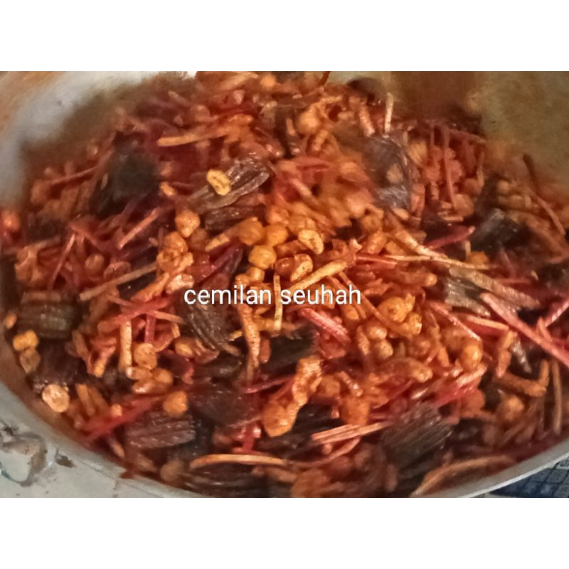 

Seblak kerupuk campur/mix pedas daun jeruk isi 100 gram