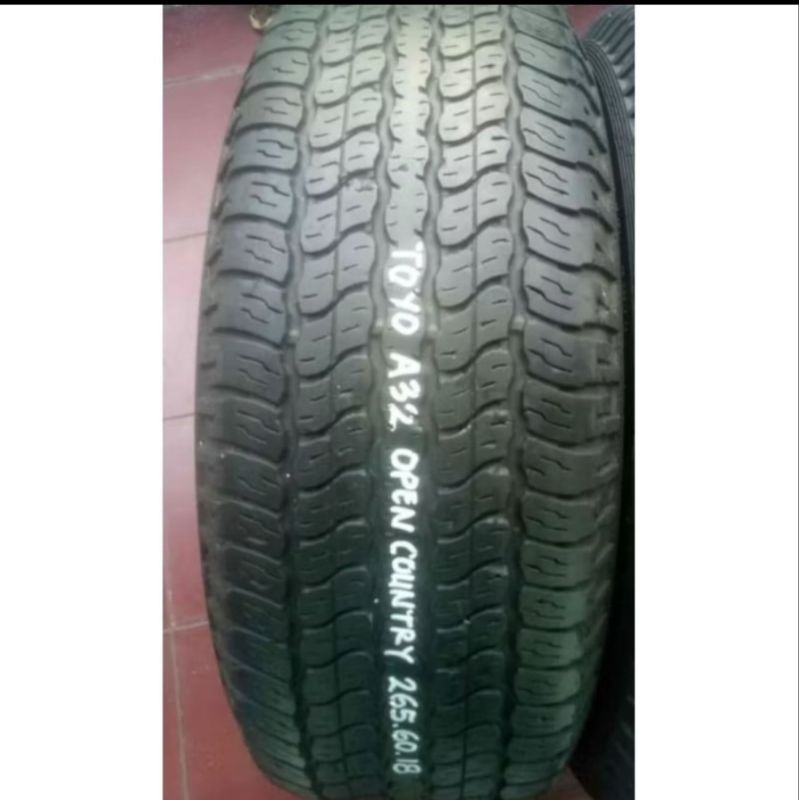 Ban Mobil Copotan Ring 18 Merek Toyo Ukuran 265/60 R18 Second Tubles