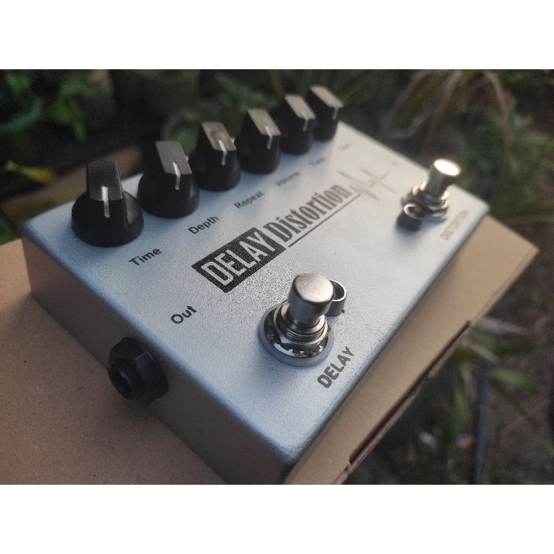 Efek Gitar Delay Distorsi