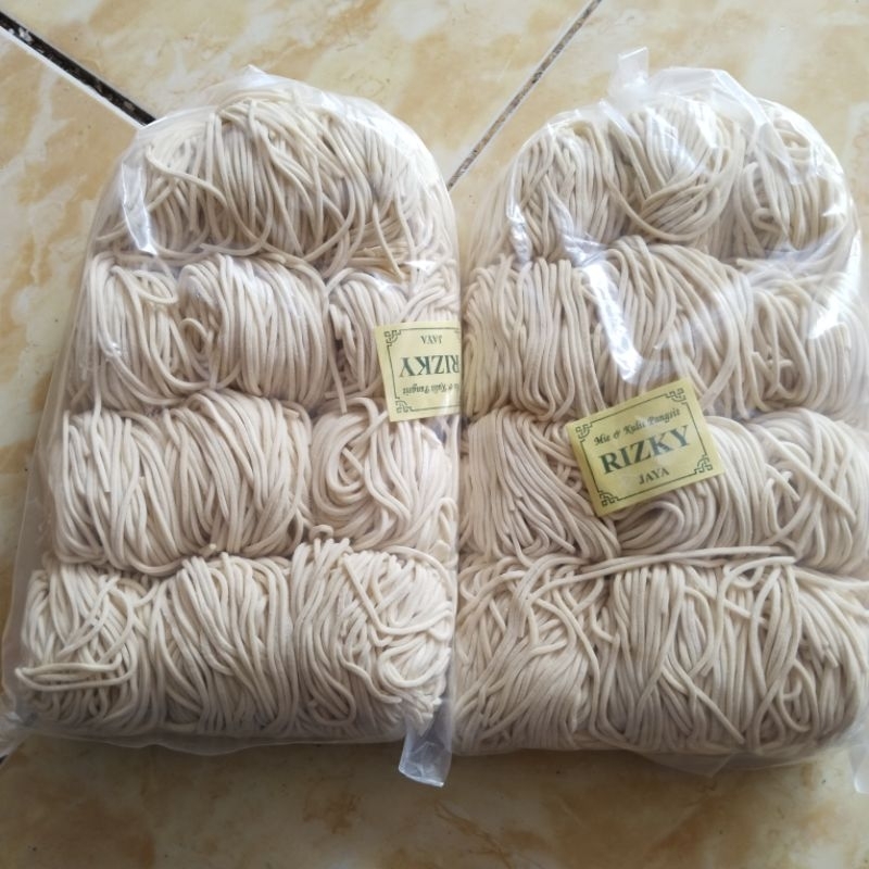 

PAKET MIE 2KG UNTUK 24 PORSI MIE PEDAS / MIE AYAM / MIE NYEMEK