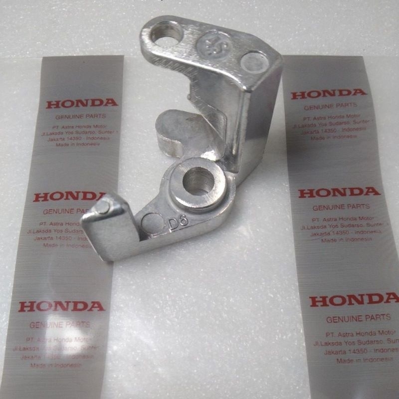 KNOCKER COMPSL SAMBUNGAN DUDUKAN HANDLE REM KANAN BEAT VARIO SCOOPY