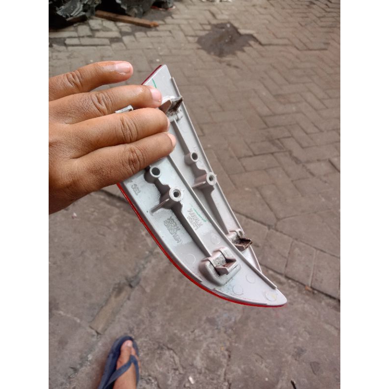 stopan bemper belakang avanza
