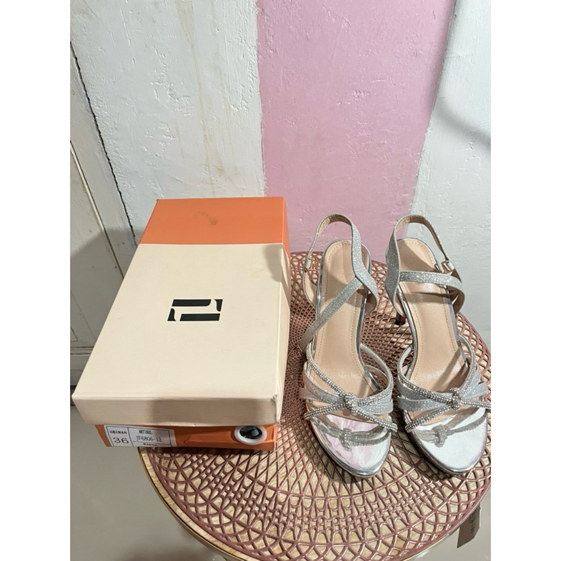 Lawrensia heels silver