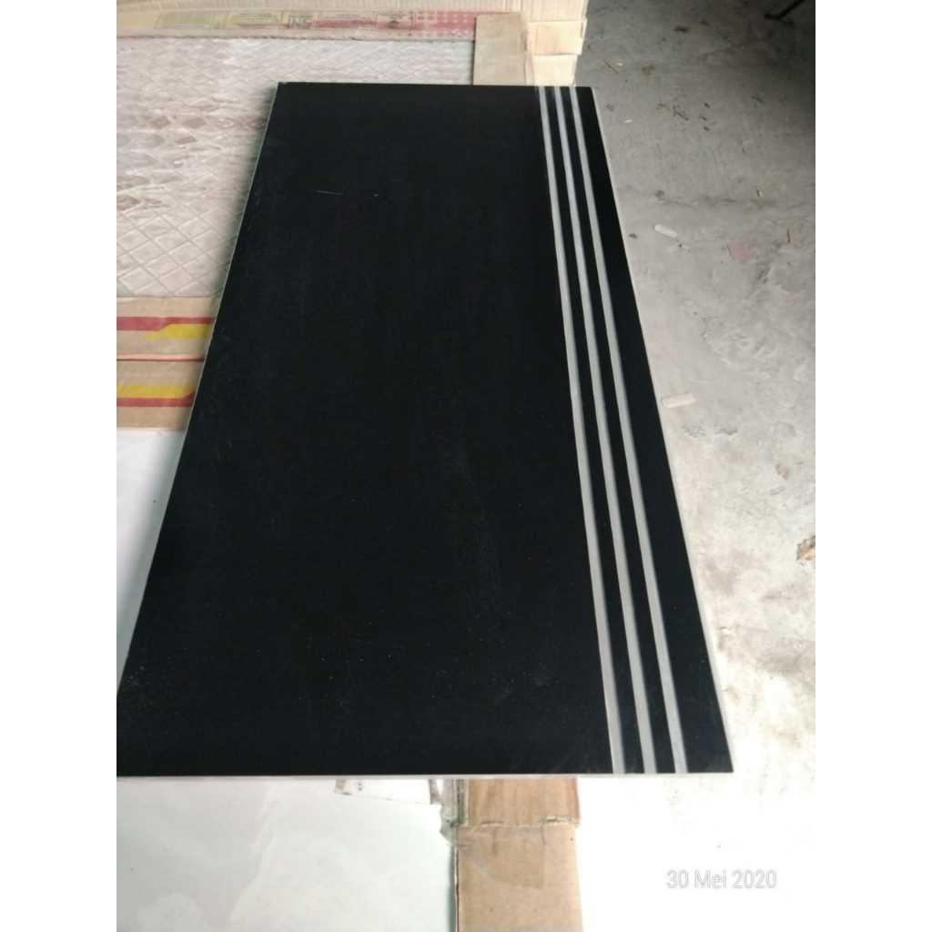 Granit Tangga hitam polos cutom size