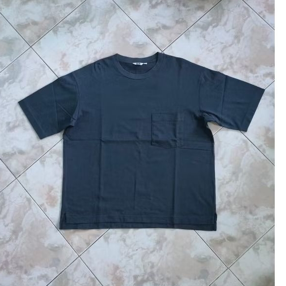 Kaos Uniqlo Undercover Pocket Tee Oversize