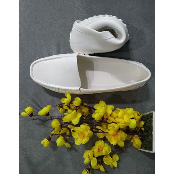 Oke Pr Sepatu pantofel Karet PutihSepatu flat wanita