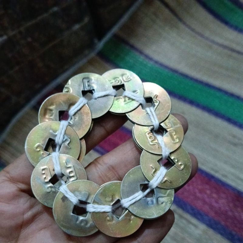 pis bolong untuk daksina linggih