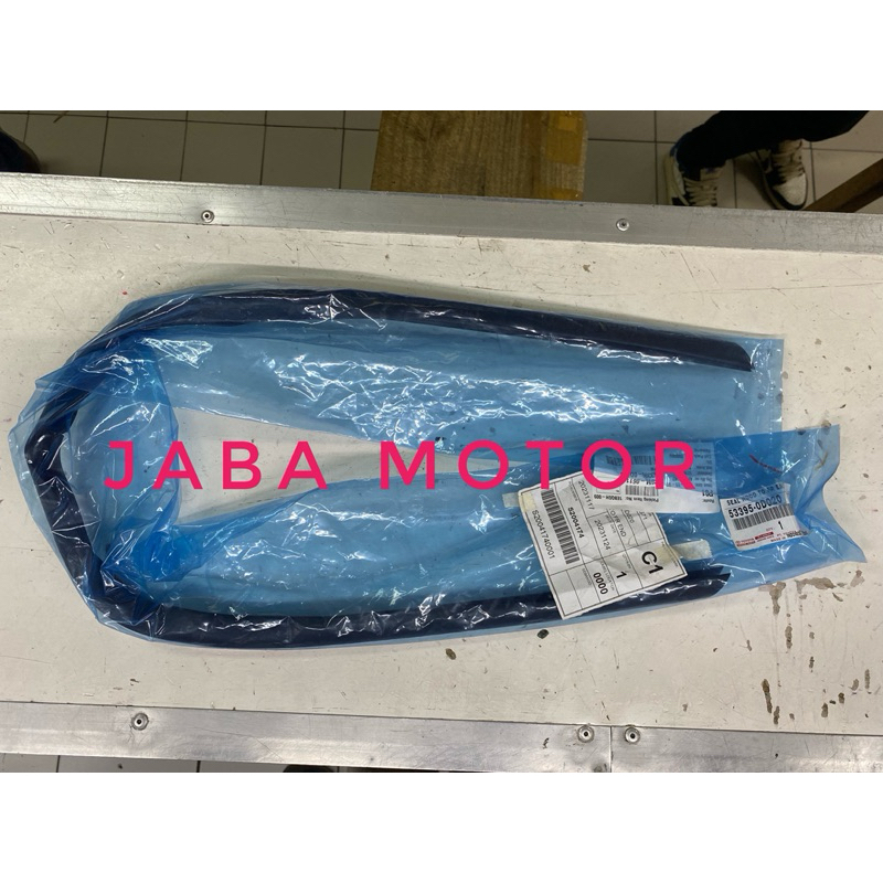 Seal hood-Karet grill depan Etios valco original