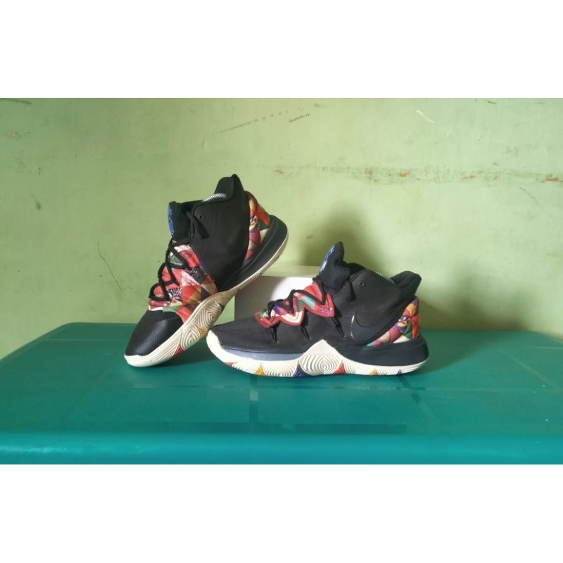 sepatu basket Nike kyrie 5