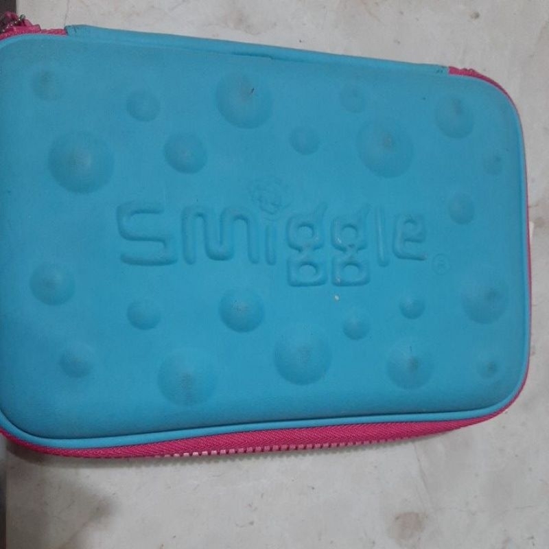 

Tempat pensil Smiggle