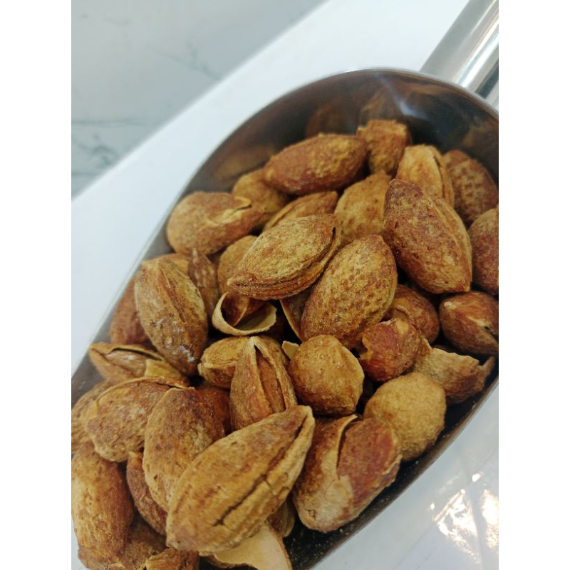 

Kacang Almond cangkang susu 1kg