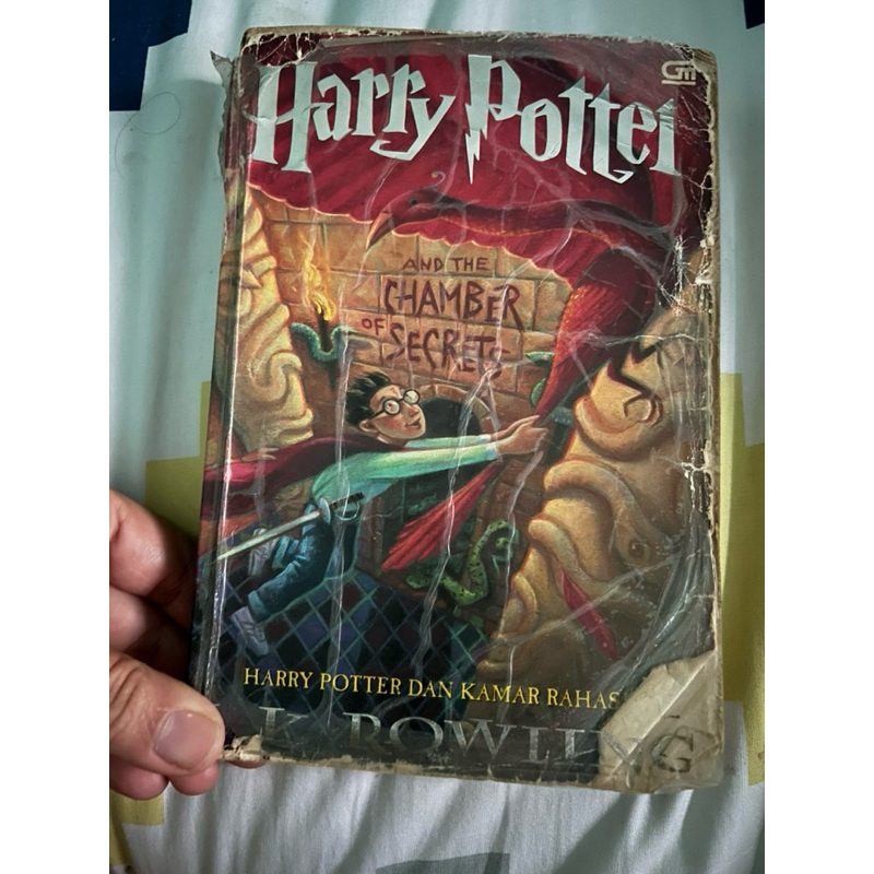 

Buku Harry Potter and the chamber of secrets