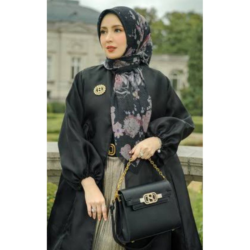 Buttonscarves x Sarah Sofyan : Blume Square - Jet Set