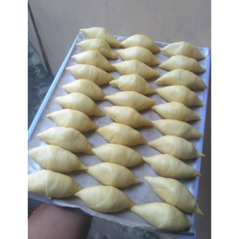 

pisang molen mentah prozenn sedap tinggal goreng manis,1pcs i