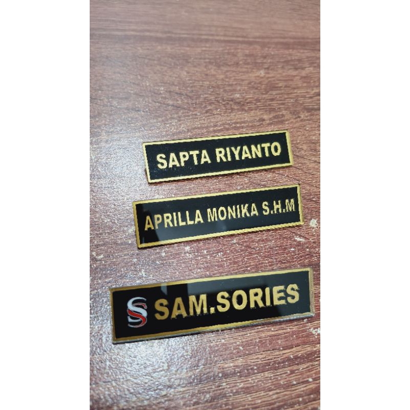 

Name Tag Variasi Aklirik Untuk Pegawai Karyawan Pekerja Guru Magnet/Peniti