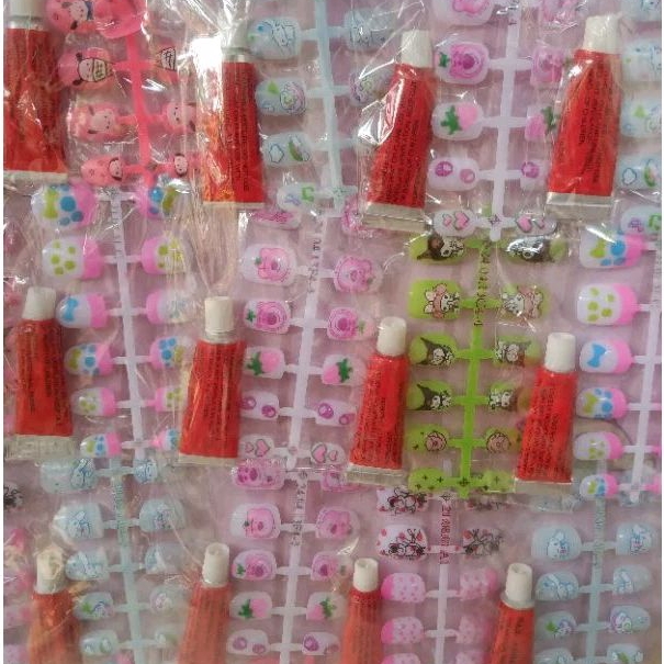 1 SET MAINAN ANAK PEREMPUAN KUKU PALSU + LEM