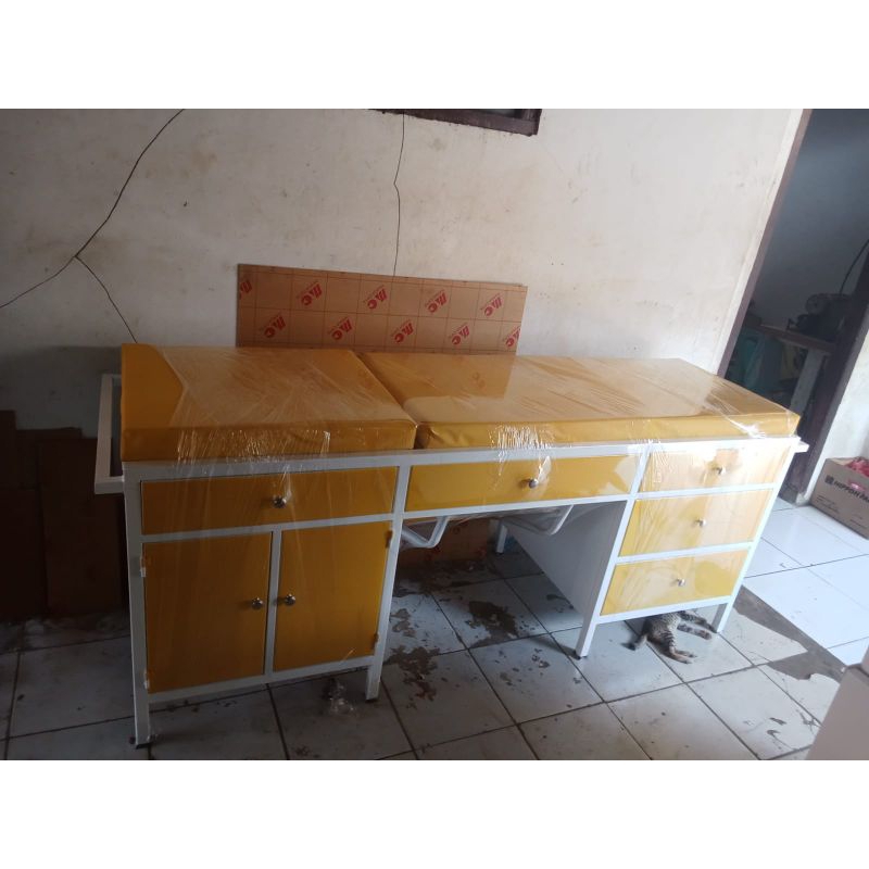 meja periksa Advan 2loker