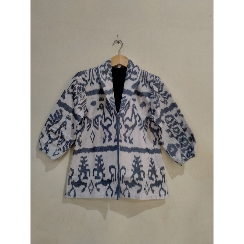 blus- tenun motif- sumba
