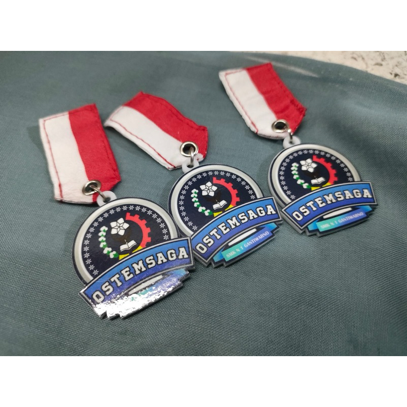 lencana custom / lencana akrilik /pin