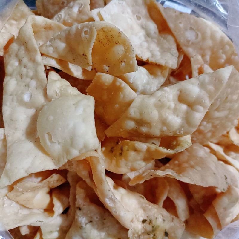 

1kg Keripik Pangsit Bawang/Keripik Bawang/Kue Bawang/Pangsit Sledri