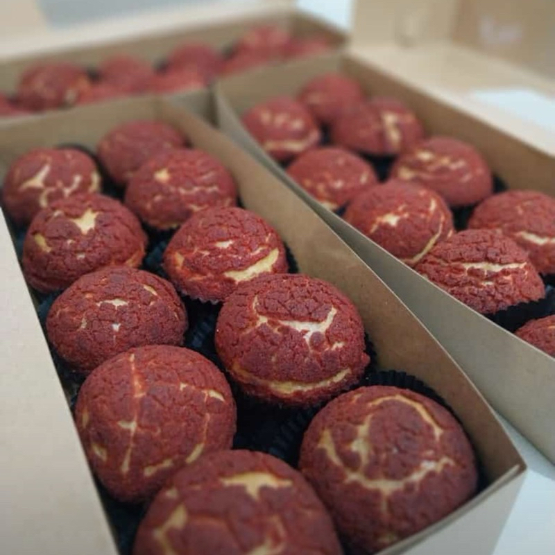 

Soes Craqualine Redvelvet with vla