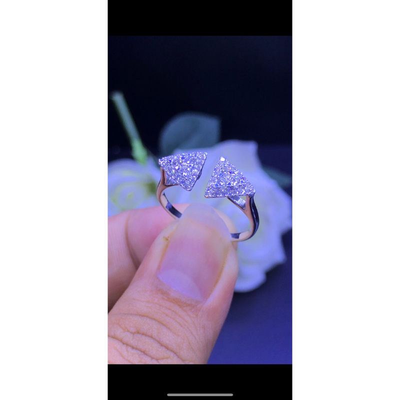 cincin berlian segitiga pisah CD7 ukuran jari 18 D.42,:0,43 crt berat emas 2,7 gram