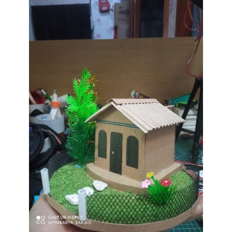 maket rumah kardus diameter 14 tinggi 9