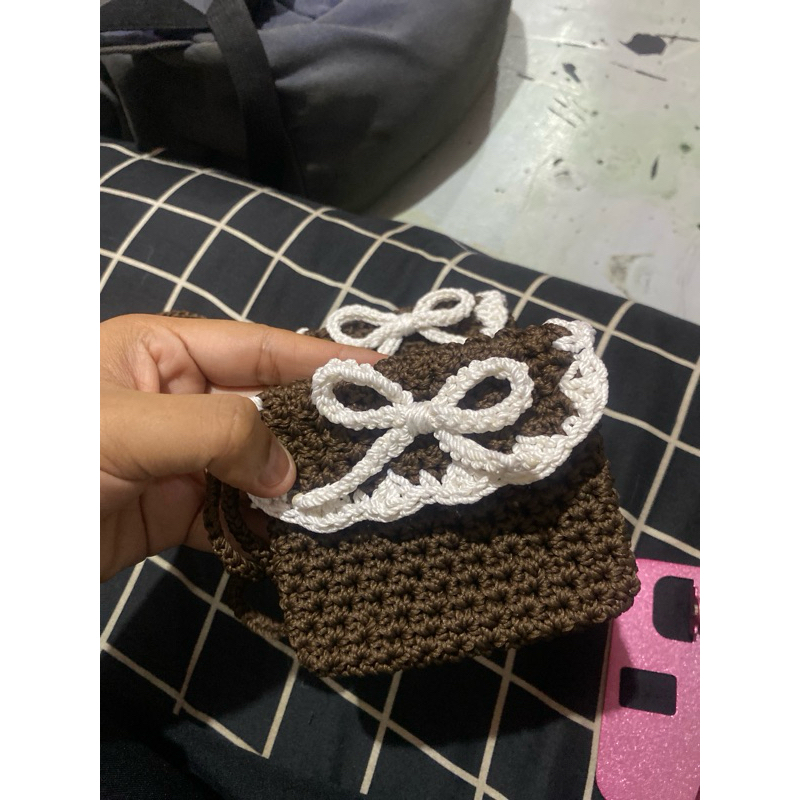 POUCH KOIN MINI / TAS MULTIFUNGSI / TAS KARTU ,RAJUT HANDE MADE , MURAH LUCU ,WARNA COKLAT GELAP PIT