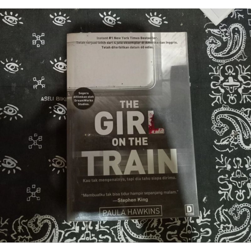 PRELOVED THE GIRL ON THE TRAIN