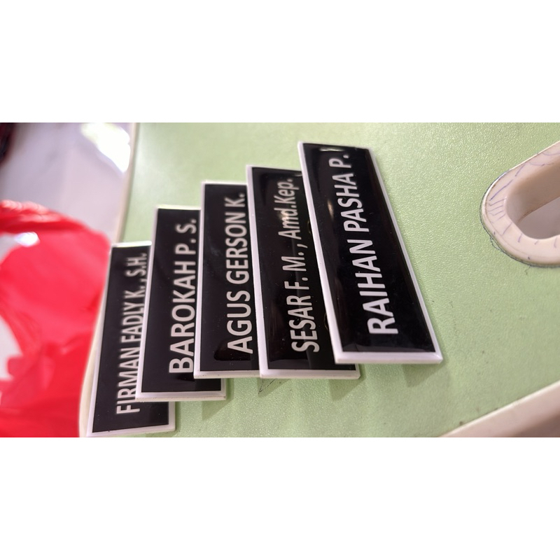 

name tage pdh Lis putih pakai paku