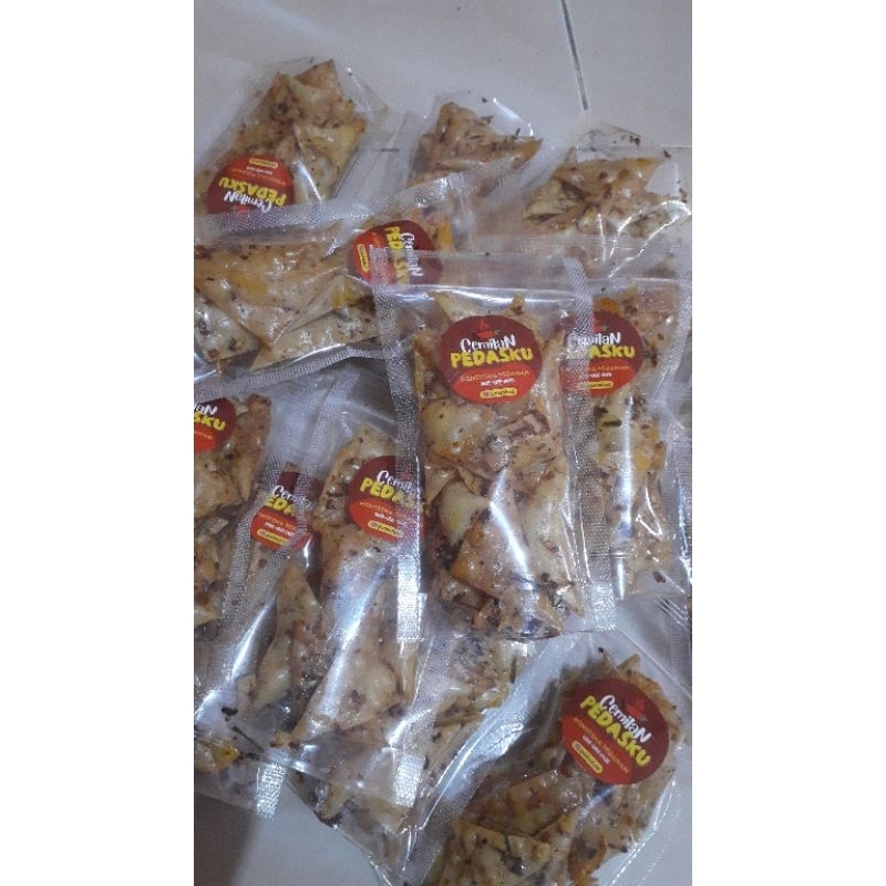 

KRIPIK PANGSIT PEDAS DAUN JERUK