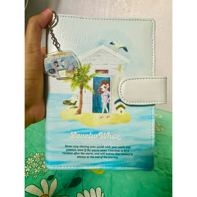 

buku bunder a6 lovely white dan gantungan kunci saja