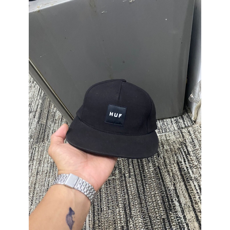 topi snapback huf