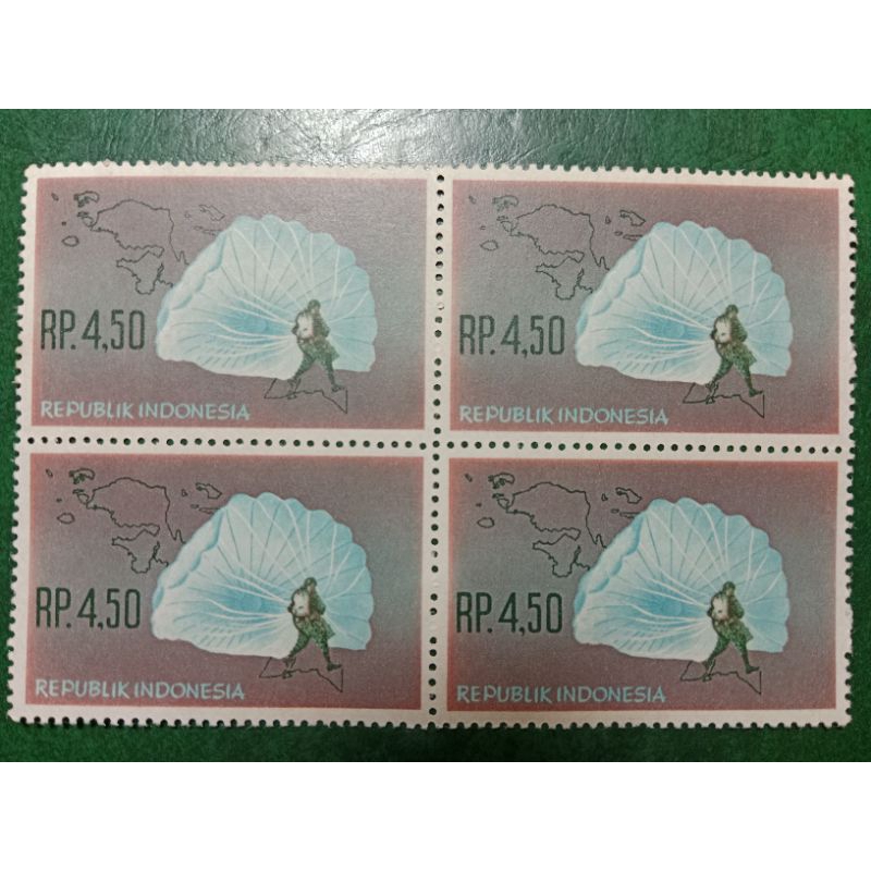 

Prangko Indonesia Ro 4,50 Blok 4 seri Merah Putih Tahun 1963 UN USED