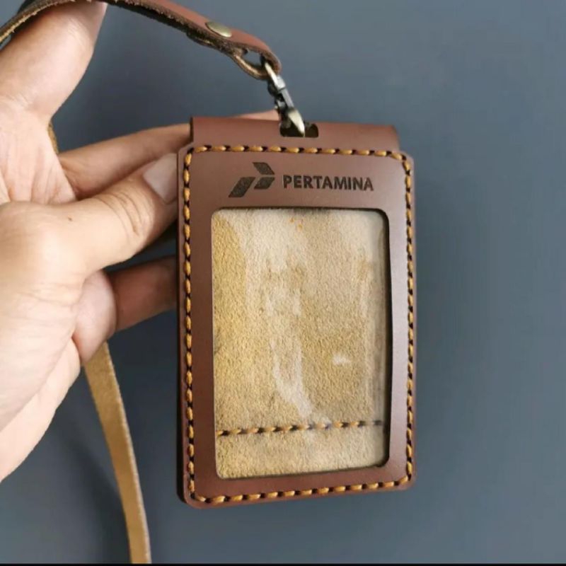 

LANYARD HOLDER ID CARD BAHAN KULIT SAPI ASLI JAHITAN DIJAMIN KUAT DAN AWET